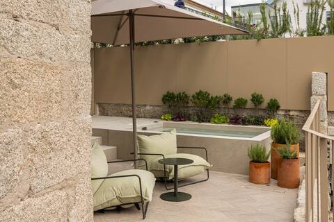 Private Heated Pool/Jacuzzi all Year River Views