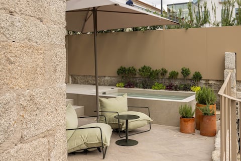 Private Heated Pool/Jacuzzi all Year River Views