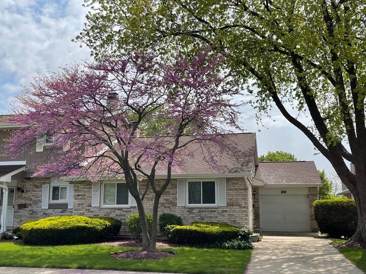 Suzette’s Cozy Corner Townhouses for Rent in Wheaton, Illinois