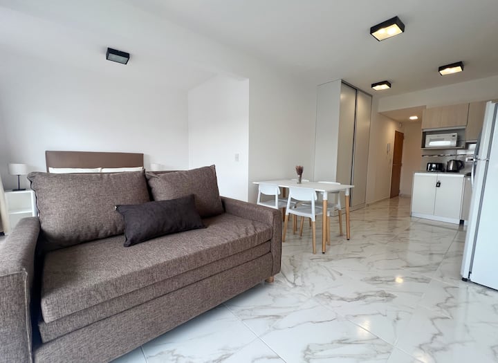 Monoambiente con balcón en Boedo