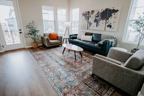 Light-Filled Oasis: Modern & Comfortable