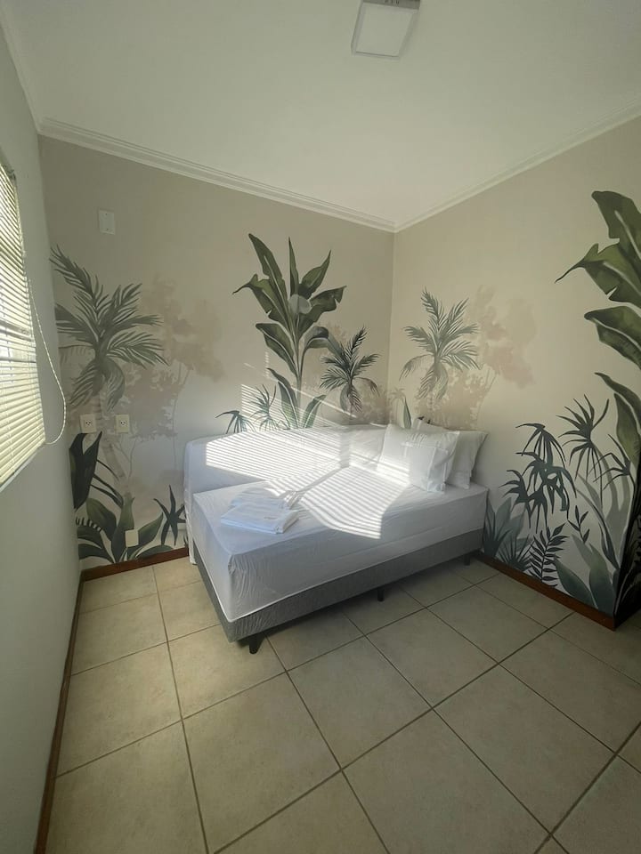 Спалня 3 с 1 единично легло, 1 матрак на пода и преносим вентилатор 