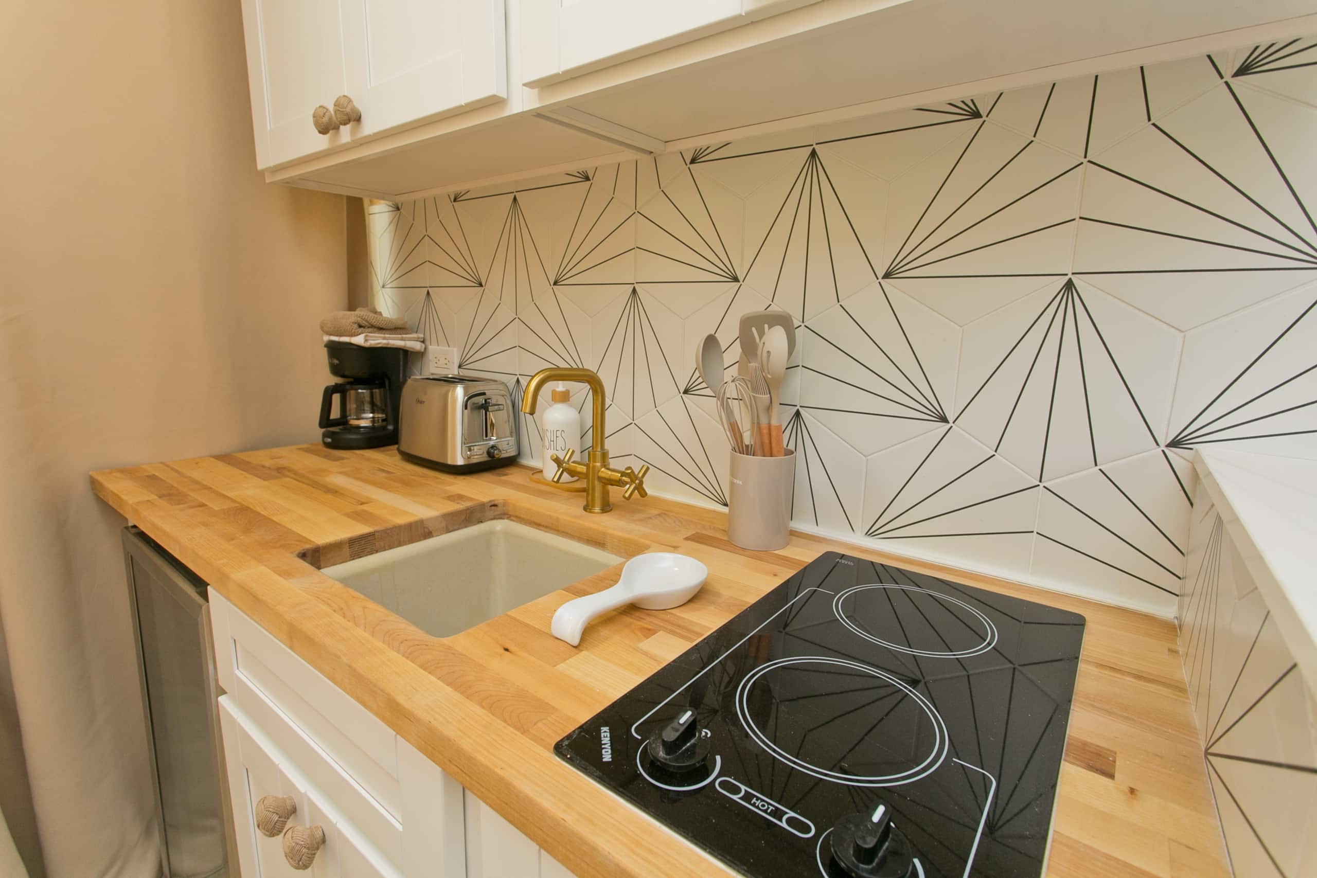 Boho Studio, Central Waikiki, 1 Block to Beach - Photo 2