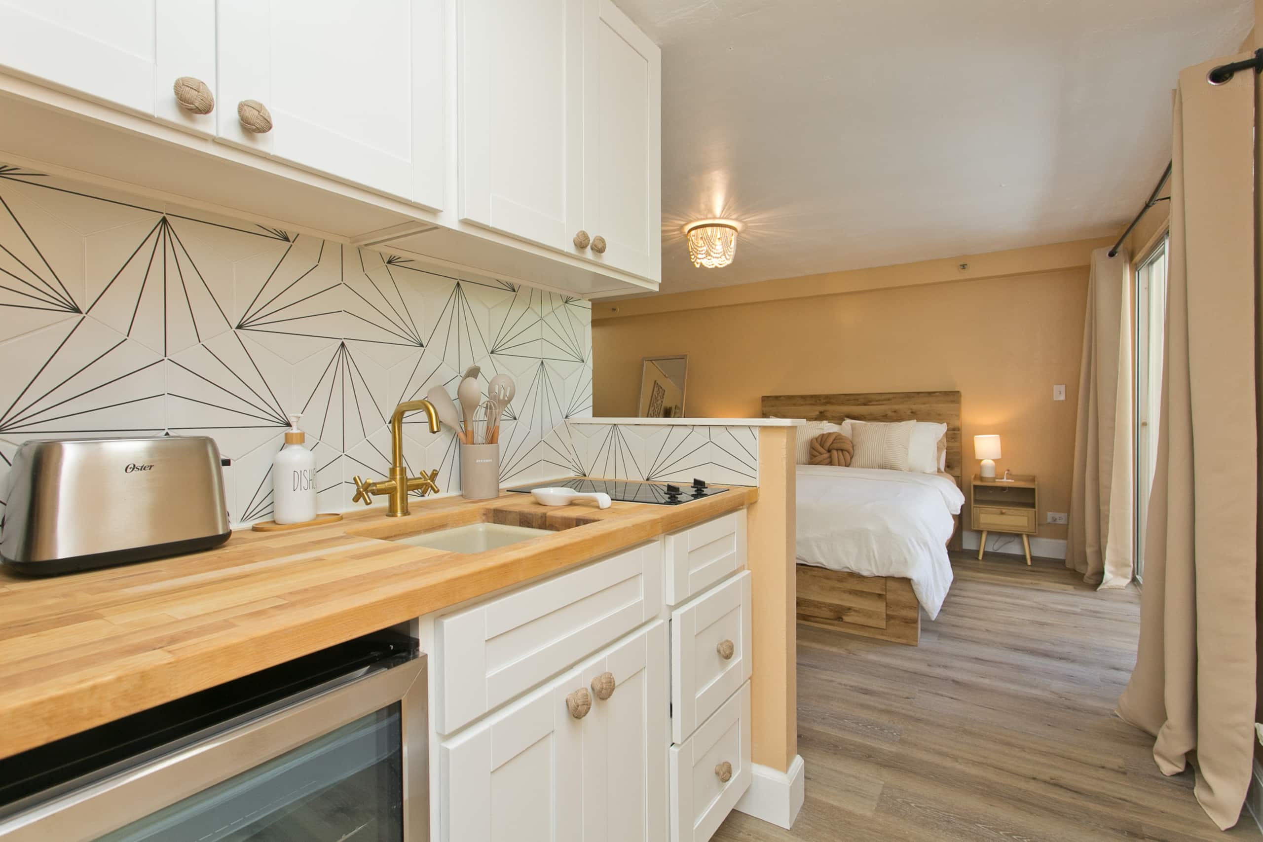 Boho Studio, Central Waikiki, 1 Block to Beach - Photo 4
