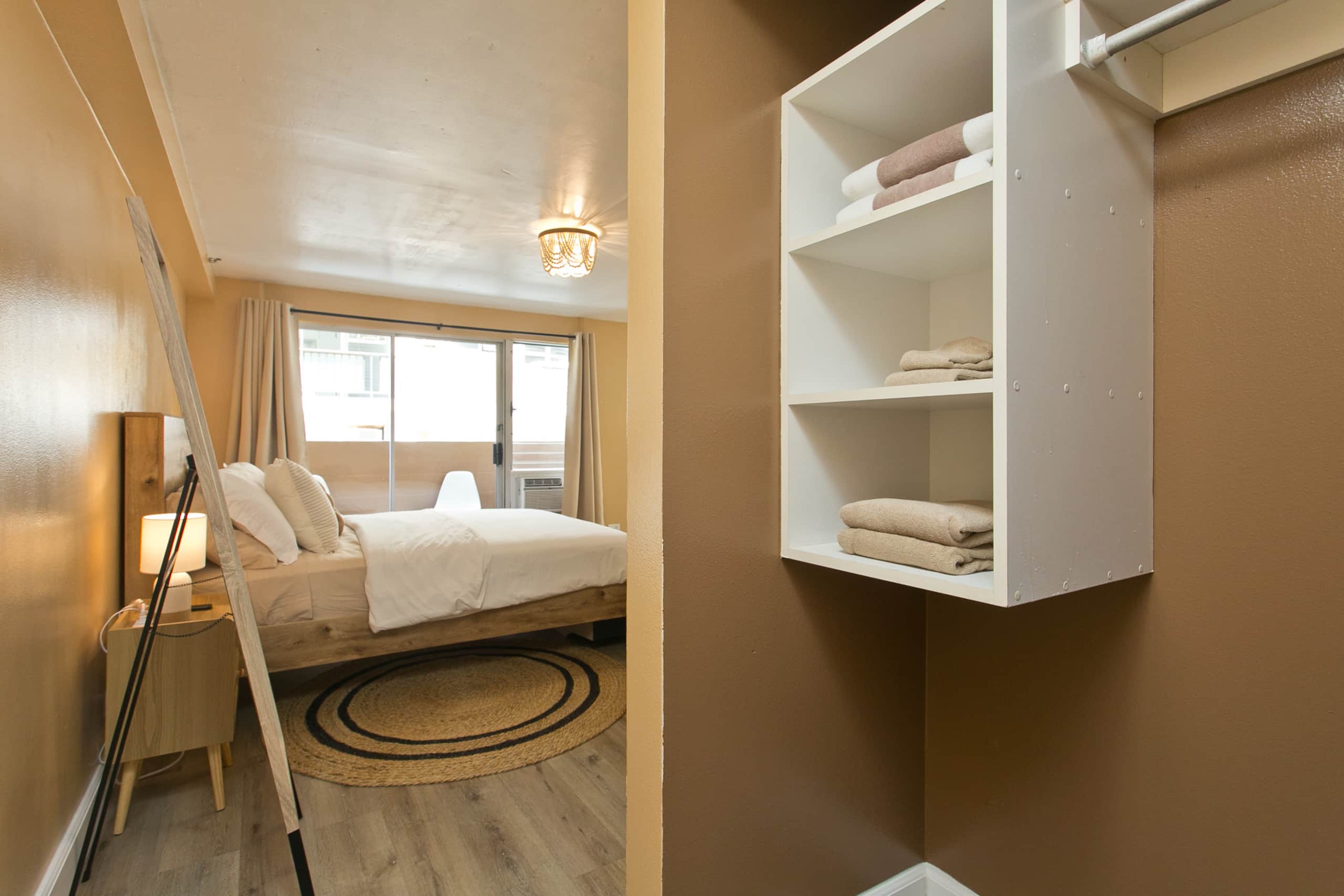 Boho Studio, Central Waikiki, 1 Block to Beach - Photo 12