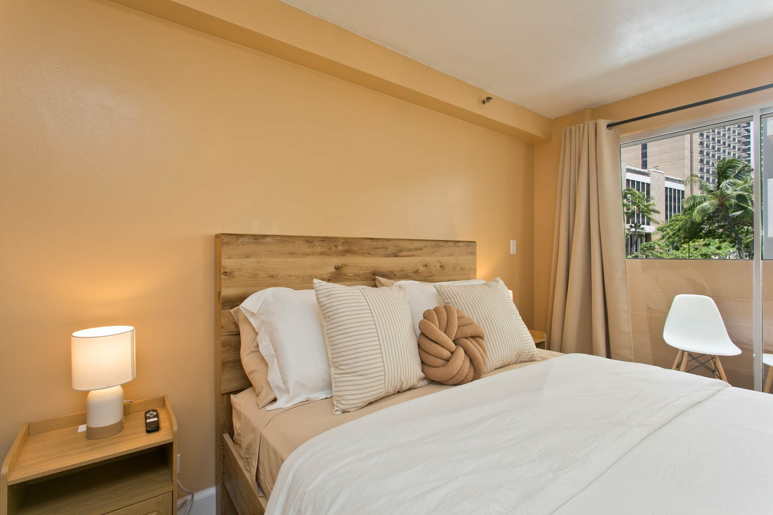 Boho Studio, Central Waikiki, 1 Block to Beach - Photo 8