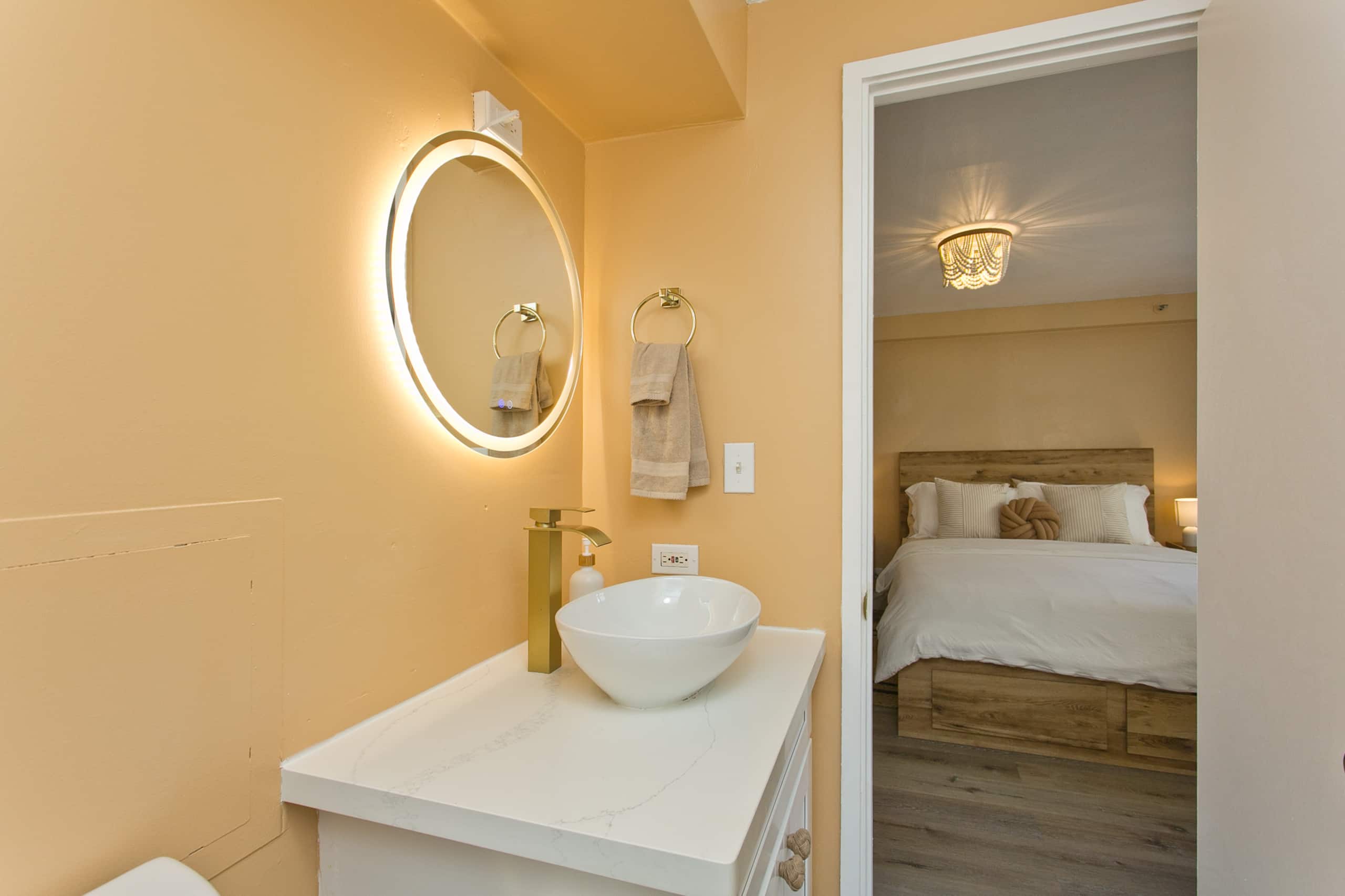 Boho Studio, Central Waikiki, 1 Block to Beach - Photo 13