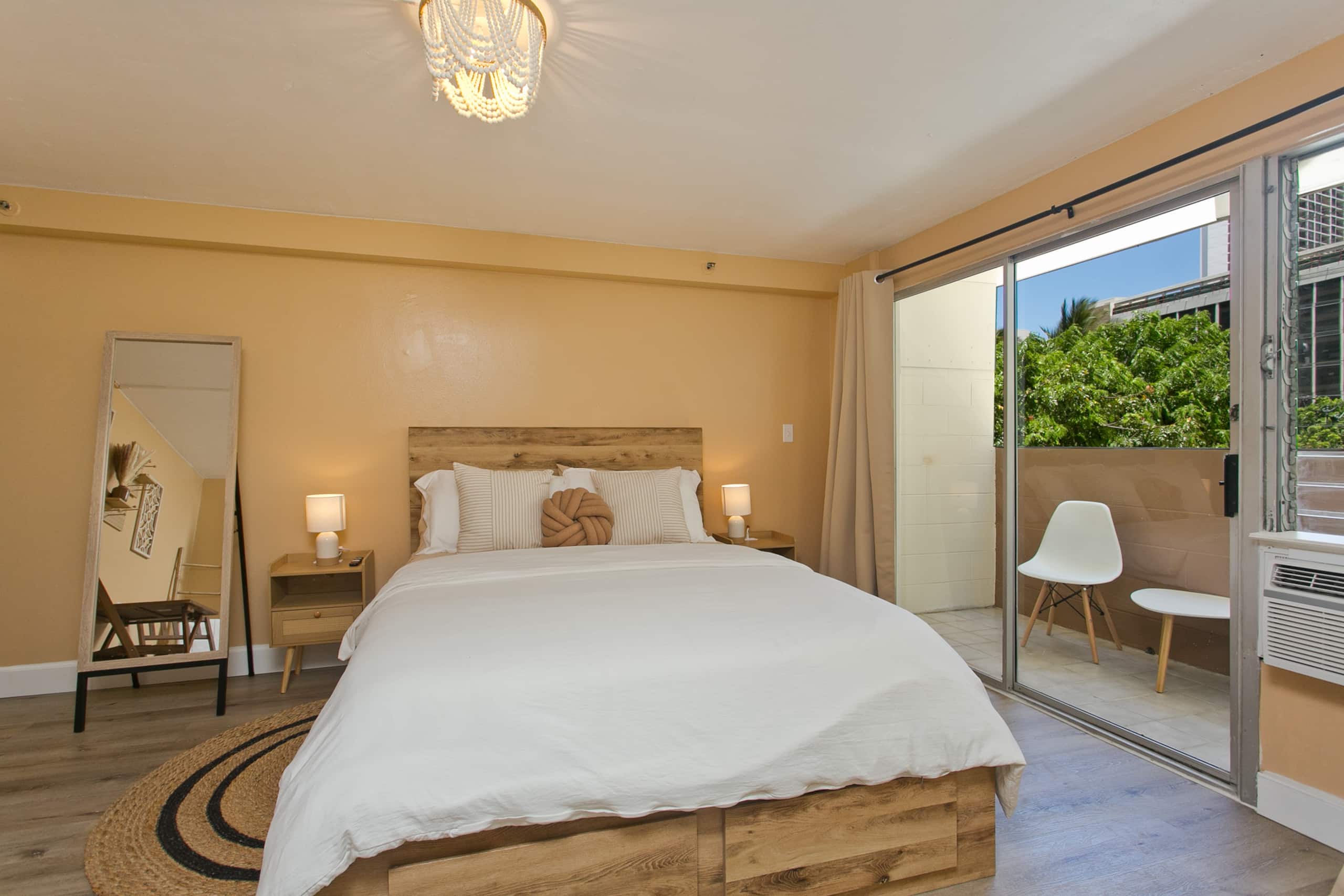 Boho Studio, Central Waikiki, 1 Block to Beach - Photo 9
