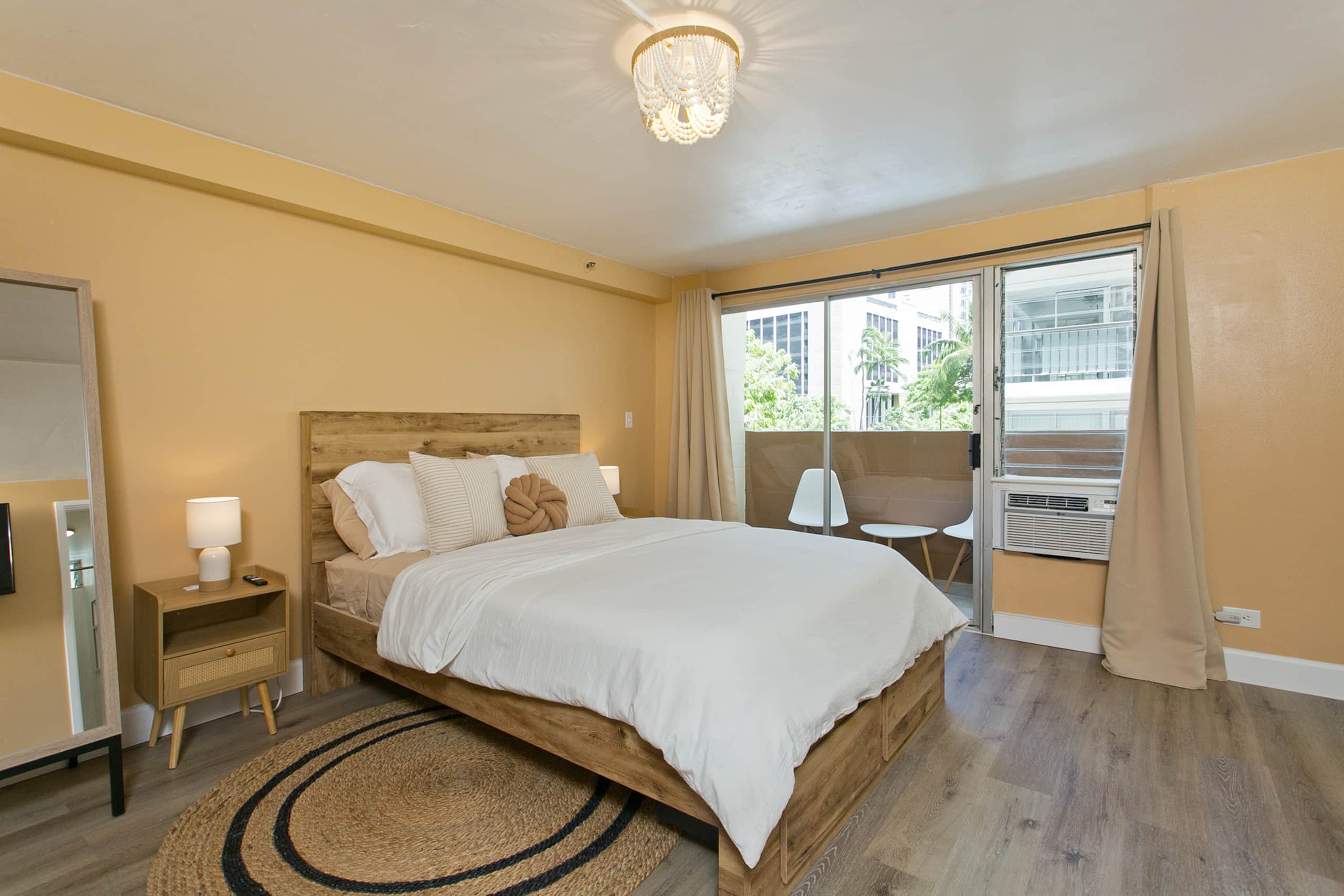 Boho Studio, Central Waikiki, 1 Block to Beach - Main photo