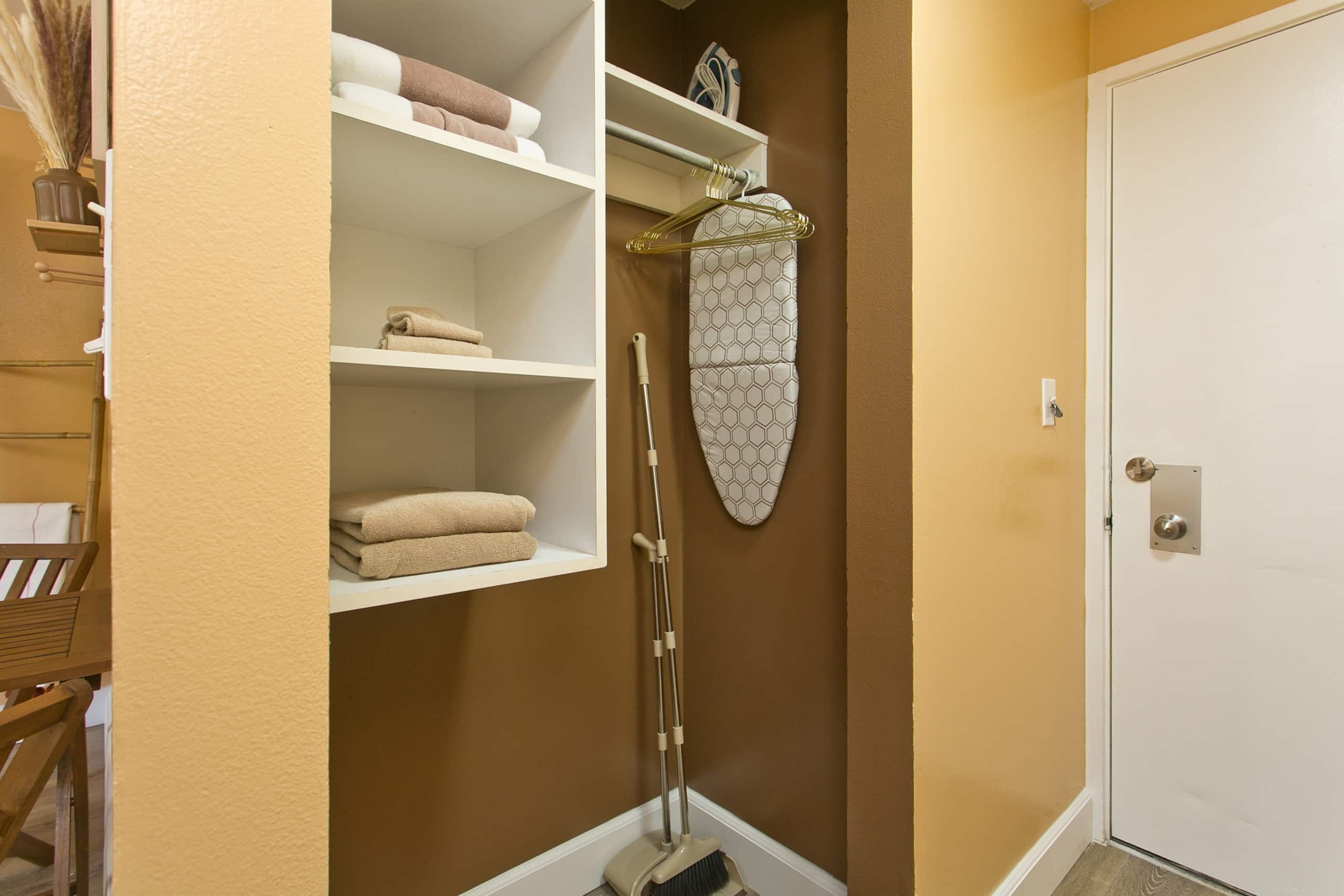 Boho Studio, Central Waikiki, 1 Block to Beach - Photo 19