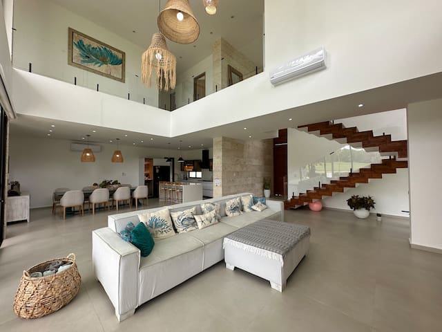 DT Haus SAS managed Airbnb listing 2