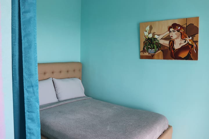 Your 3rd bedroom for your big family. This bed is a slightly smaller full as compared with the other 2 queen sized beds.