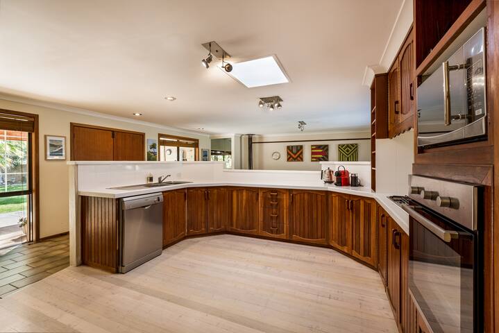 LilliPilli Beach Pad with Pool gallery image 2