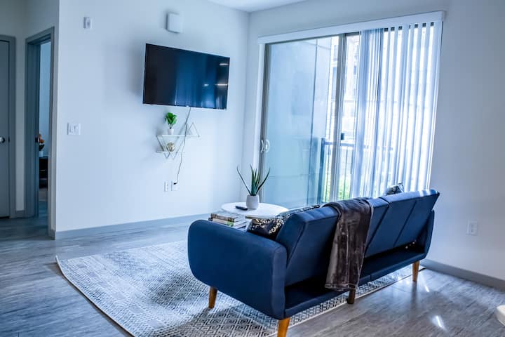 Centrally Located/ Heated Parking/ Fully Furnished - Madison, WI