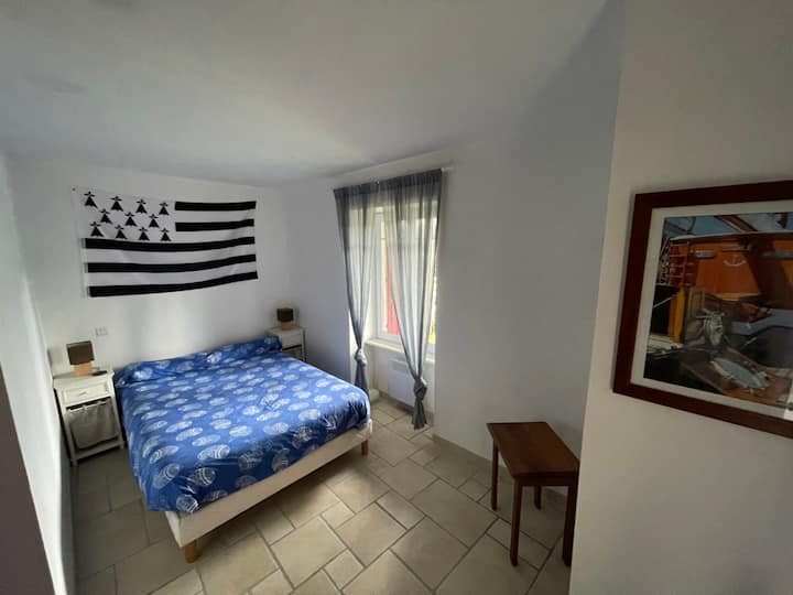 ห้องนอนชั้นล่าง