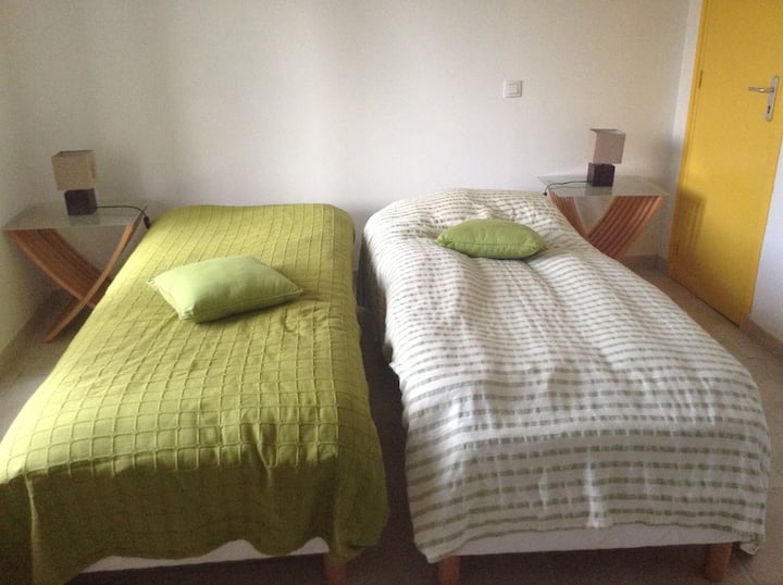 ห้องนอนชั้นล่าง