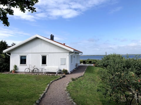 Cottage with sea view on Getterön