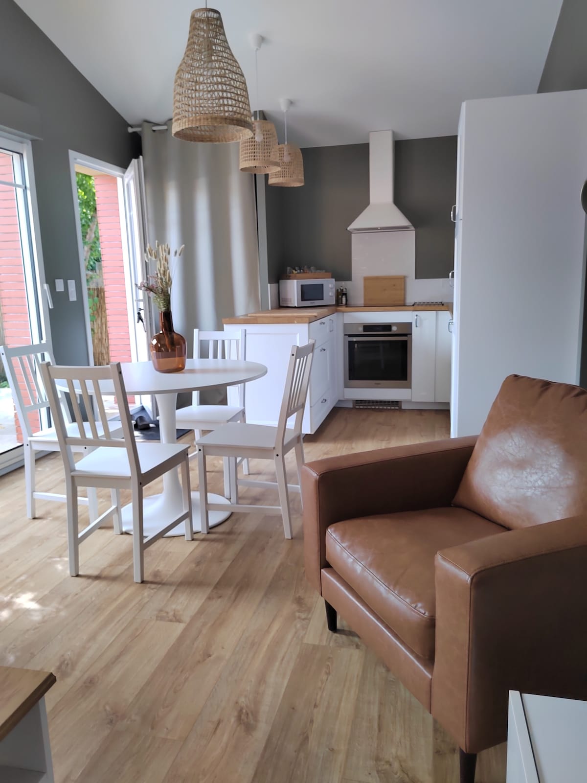 Propriété Airbnb réussie: Charming independent 2-bedroom à Saint Médard En Jalles