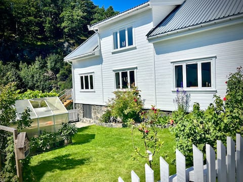 Top performing Airbnb: Holiday home in idyllic Østerkleiv! in Tvedestrand