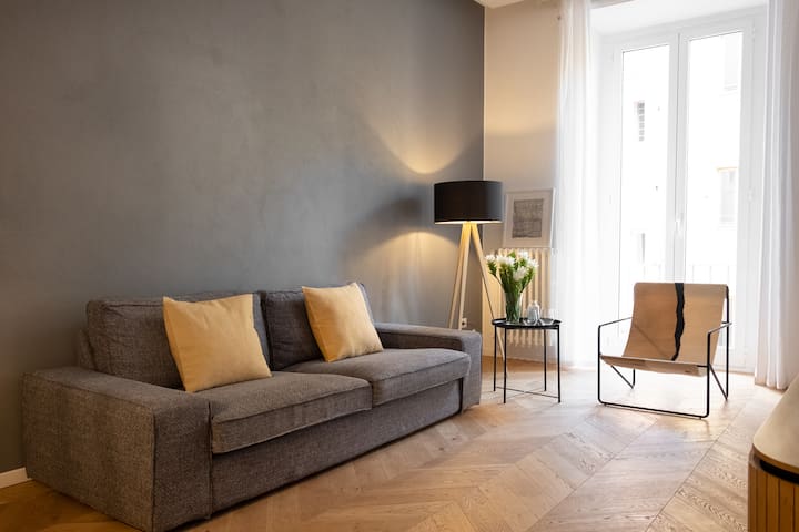 In the heart of Rome- opera design apartment gallery image 4