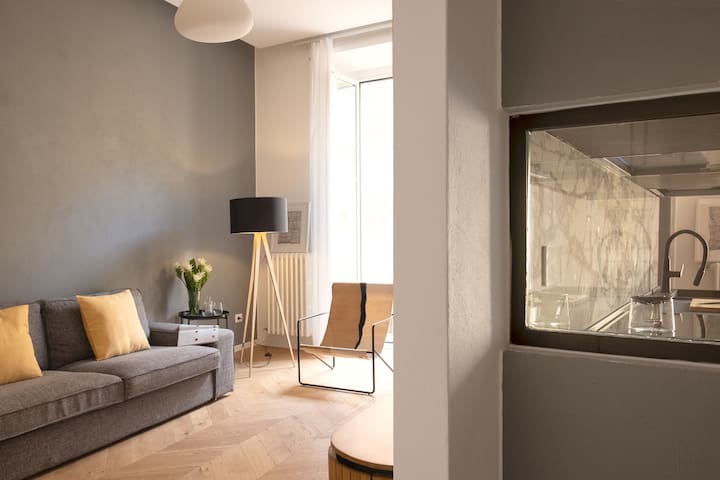 In the heart of Rome- opera design apartment gallery image 2