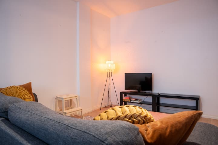 Urban Arctic Elegance: 2-room + Parking + Central - Lappland