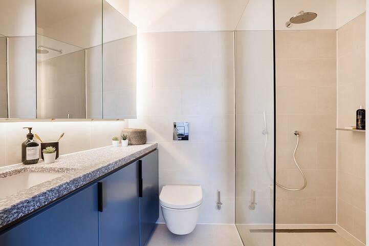 *Modern* and Stylish 2 Bedroom near London Bridge gallery image 5