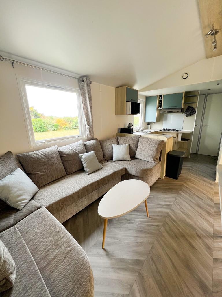 Successful Airbnb property: Large seaside mobile home in Kerlouan