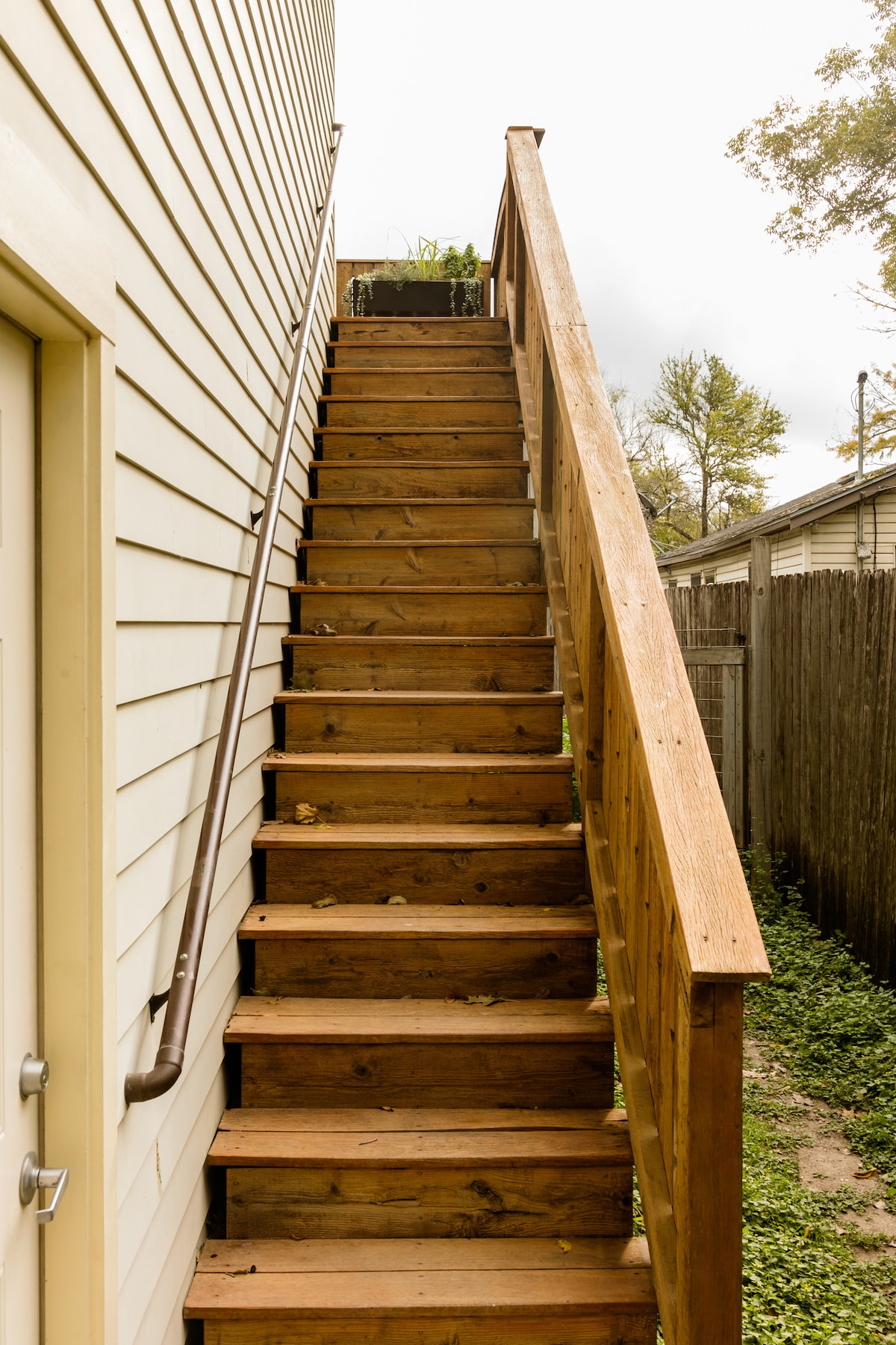 Secluded & central Hyde Park casita | Porch | WiFi