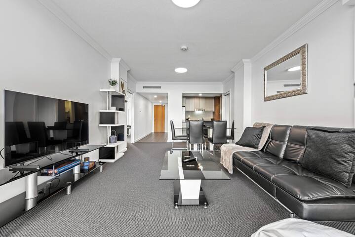 Prime Position! 3Bed/2Bath/1Car ~ 10mins to CBD gallery image 3