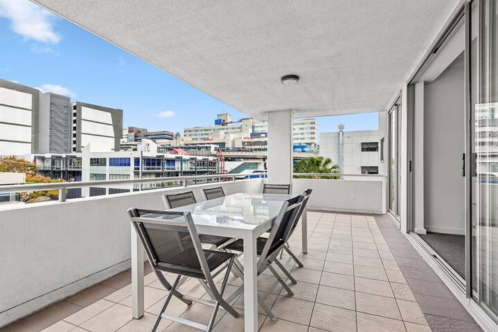 Prime Position! 3Bed/2Bath/1Car ~ 10mins to CBD gallery image 2