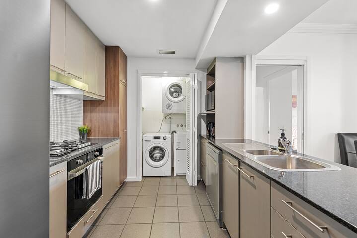 Prime Position! 3Bed/2Bath/1Car ~ 10mins to CBD gallery image 4