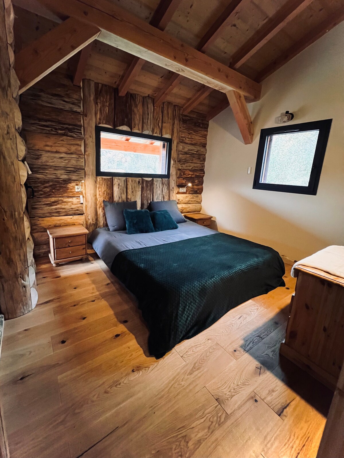 Habitación Verde y cama king size 180