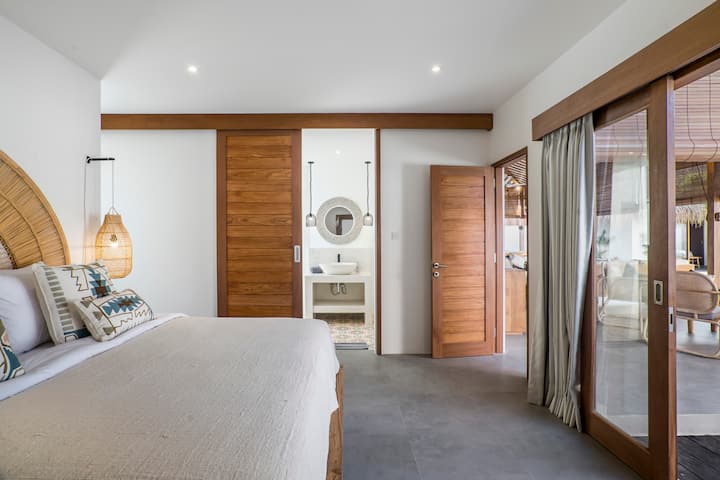 Air conditioned bedroom with ensuite shower bathroom