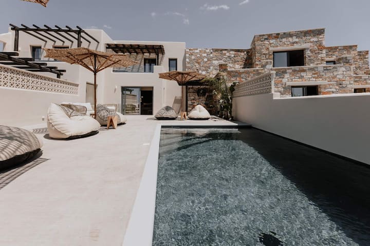 Onym Prestige Villa Ii, Private Pool And Jacuzzi - Naxos