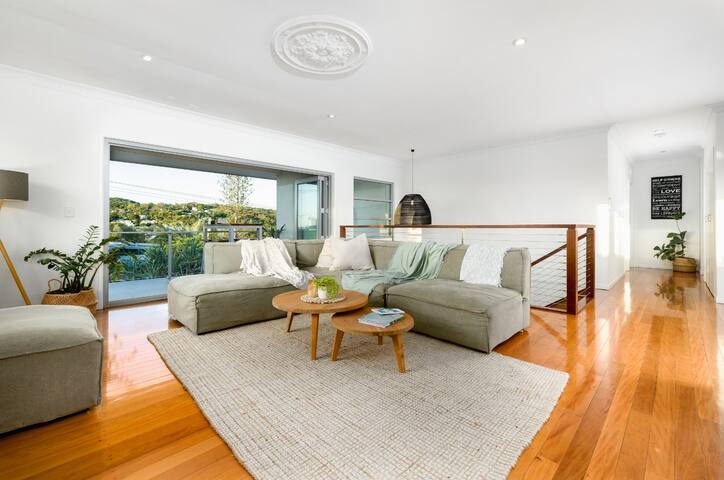 Noosa Heads – Hilltop, Style, Location & Space gallery image 2