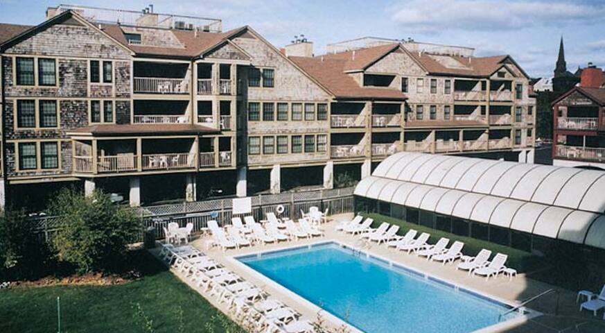 2 Bdrms, 2 pools, best! Avlable only 8.14-28, 2026 gallery image 4