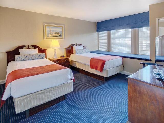 2 Bdrms, 2 pools, best! Avlable only 8.14-28, 2026 gallery image 2