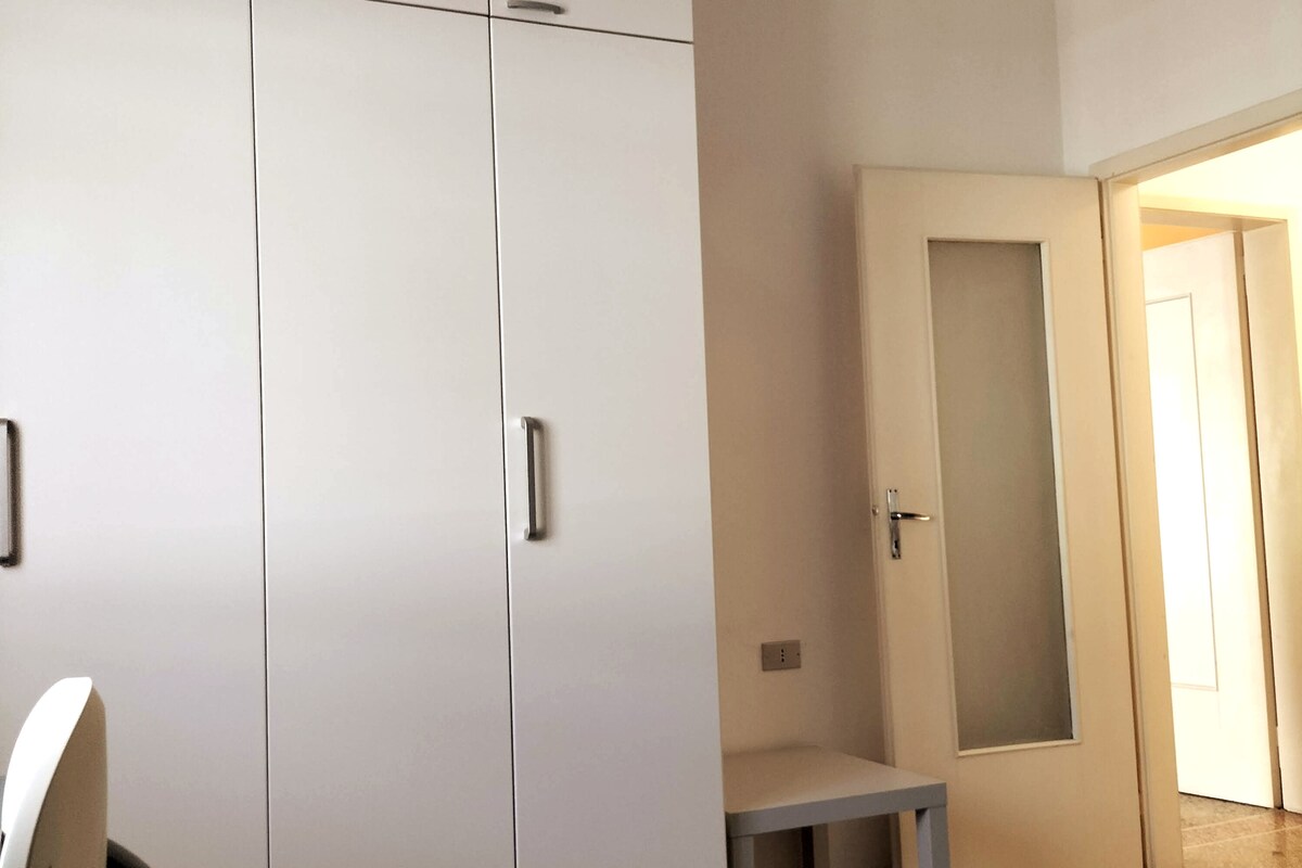 ตู้เสื้อผ้าห้องเดียว