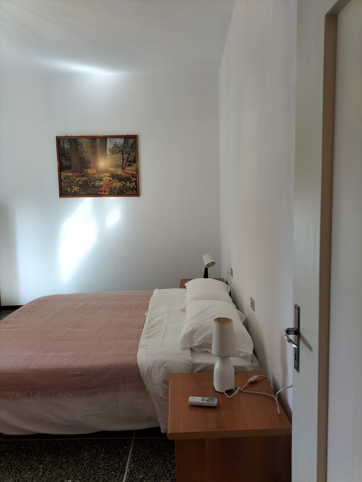 ห้องสองห้อง