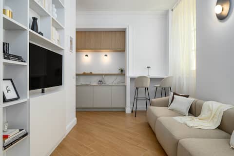 Popular Airbnb listing: The Elegant Savoy Suite in Torino