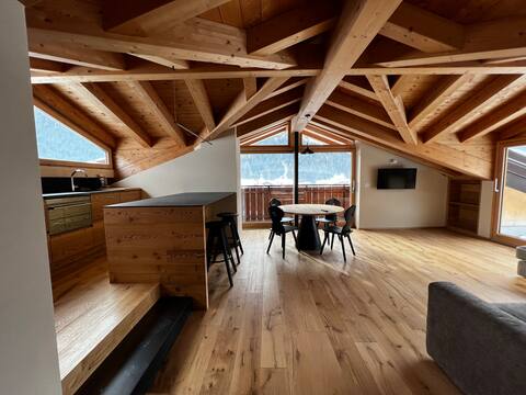 Everest romantic penthouse, dreamy!