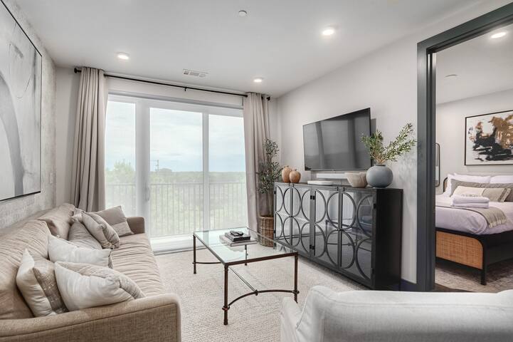 Luxury Downtown | Walk to Broadway | Comfort Beds gallery image 5