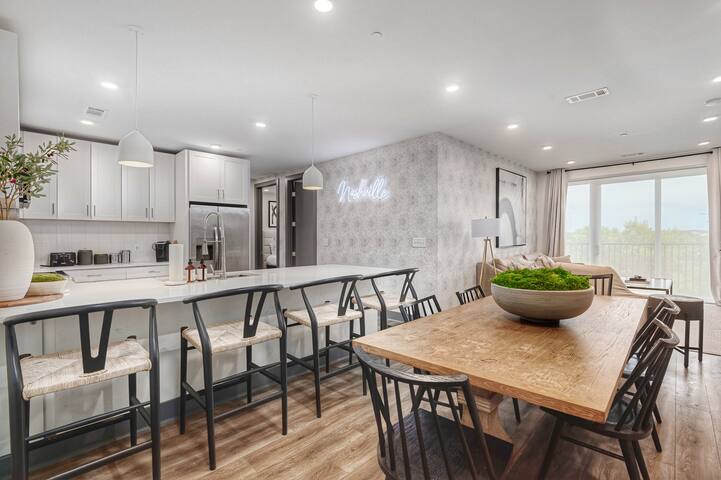 Luxury Downtown | Walk to Broadway | Comfort Beds gallery image 3