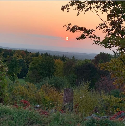 Spacious family getaway close to Jiminy Peak