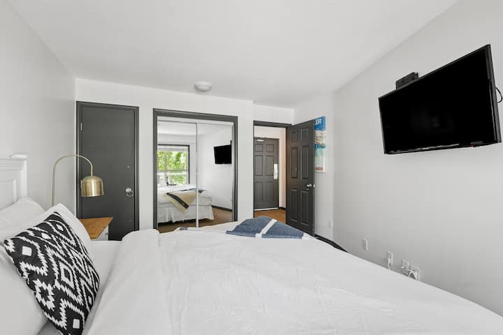 Მთავარი საძინებელი ტელევიზორით