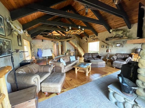 Main Lodge at White Pine Retreat - Group Getaway