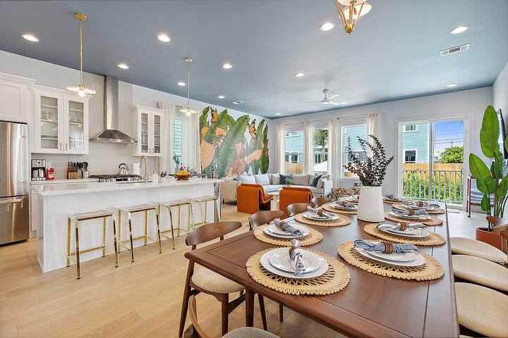 Trendy Oasis with Heated Pool, Grill – Near FQ gallery image 4