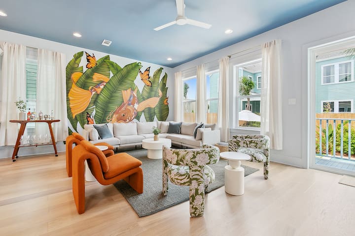 Trendy Oasis with Heated Pool, Grill – Near FQ gallery image 5