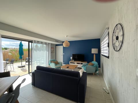 New villa with pool 20 minutes from the ocean